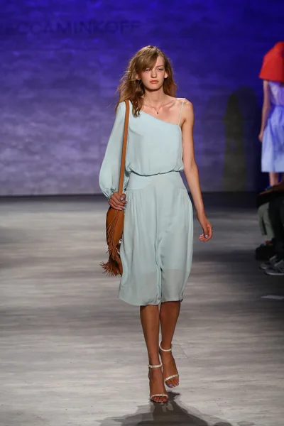 Ребекка Мінкофф моди шоу під час Mercedes-Benz Fashion Week — стокове фото