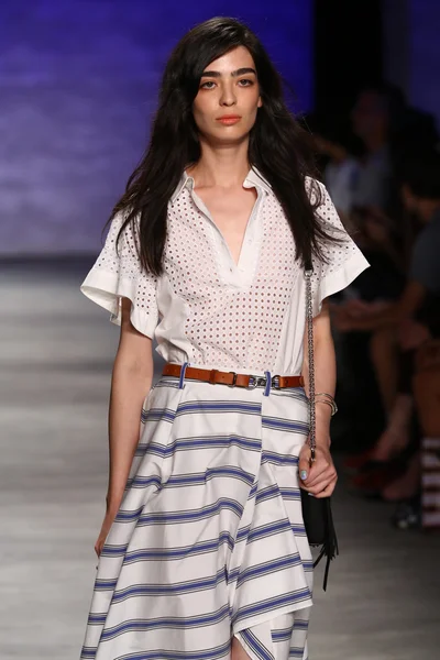 Rebecca Minkoff desfile de moda durante Mercedes-Benz Fashion Week — Fotografia de Stock