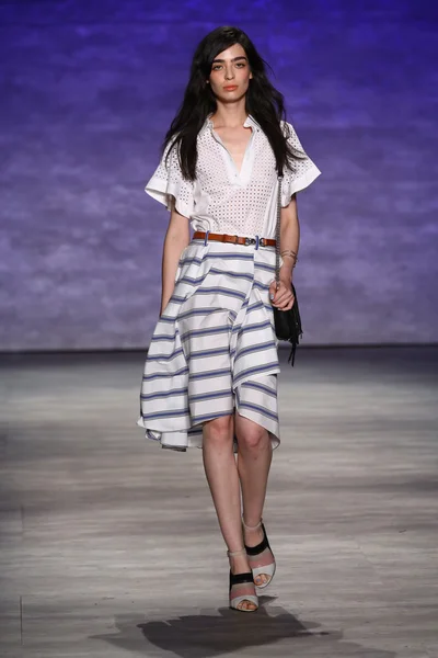 Rebecca Minkoff módní přehlídka během Mercedes-Benz Fashion Week — Stock fotografie