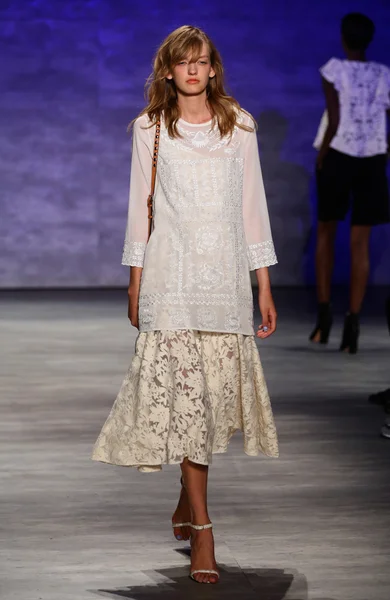 Rebecca Minkoff módní přehlídka během Mercedes-Benz Fashion Week — Stock fotografie
