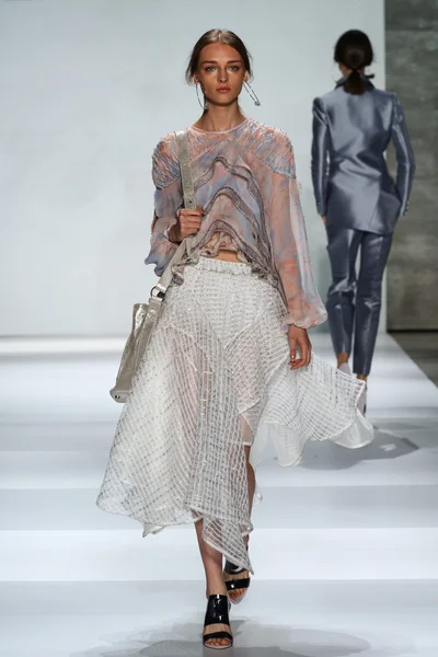 Модный показ Циммермана во время Недели моды Mercedes-Benz — стоковое фото