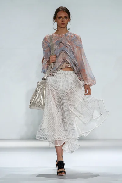 Zimmermann desfile de moda durante Mercedes-Benz Fashion Week — Fotografia de Stock