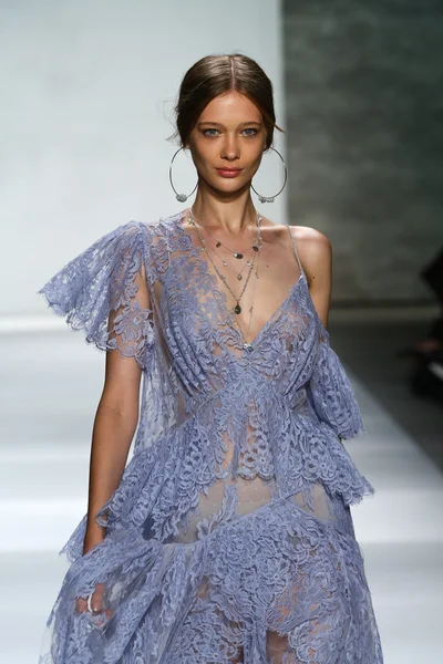 Zimmermann modevisning under Mercedes-Benz Fashion Week — Stockfoto