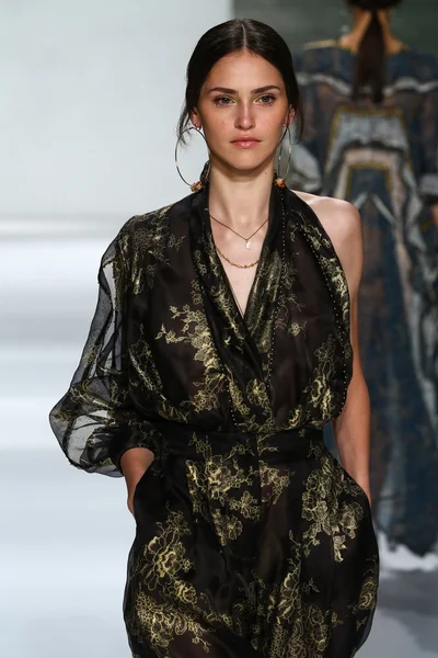 Zimmermann desfile de moda durante Mercedes-Benz Fashion Week — Fotografia de Stock