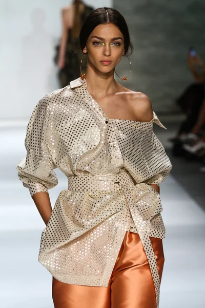 Zimmermann fashion show during MBFW — Stock Photo, Image