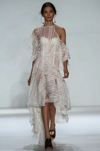 Zimmermann modeshow tijdens de Mercedes-Benz Fashion Week — Stockfoto