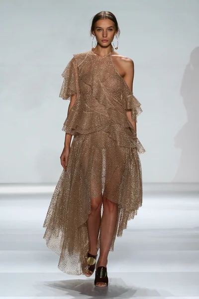 Zimmermann desfile de moda durante Mercedes-Benz Fashion Week — Fotografia de Stock