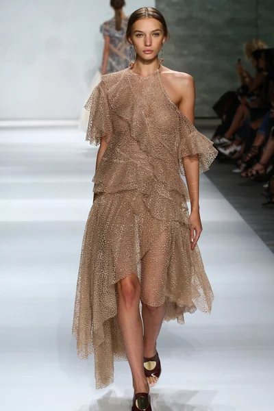 Zimmermann modevisning under Mercedes-Benz Fashion Week — Stockfoto