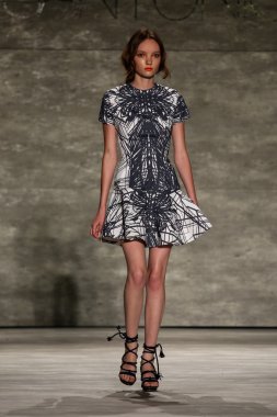 Luis Antonio defile Mercedes-Benz Moda Haftası sırasında