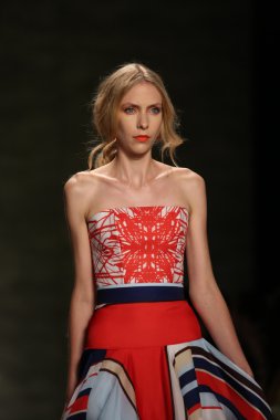 Luis Antonio defile Mercedes-Benz Moda Haftası sırasında