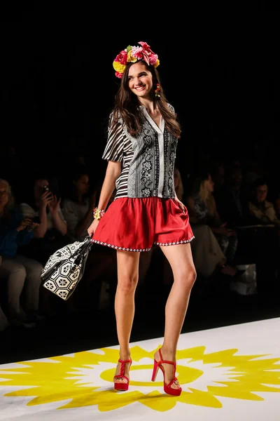 Desigual během Mercedes-Benz Fashion Week — Stock fotografie