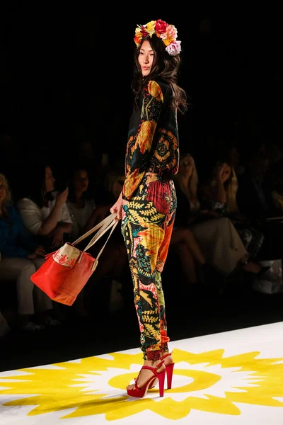 Desigual during Mercedes-Benz Fashion Week — Stock Photo, Image