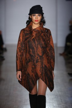 Modeli pist Anntarah sunu için yürüyor