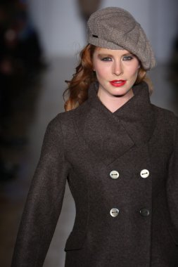 Modeli pist Anntarah sunu için yürüyor