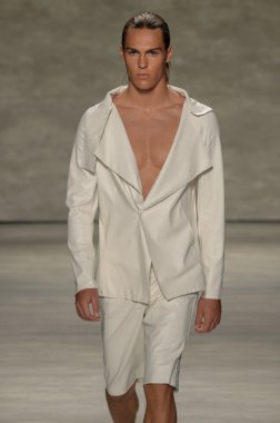 Oğlum Jung Wan defileye