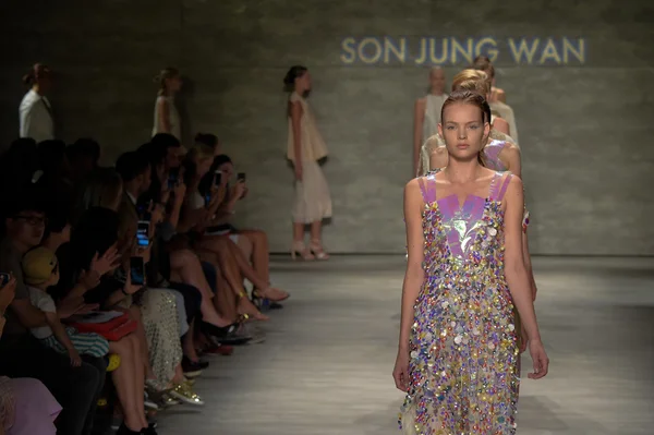 Desfile de moda Son Jung Wan — Foto de Stock