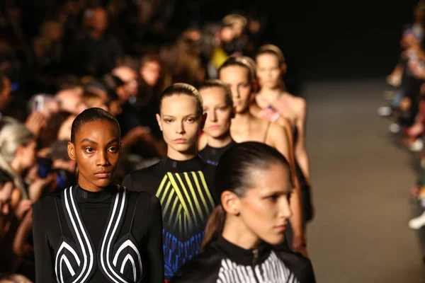 Alexander Wang desfile de moda — Fotografia de Stock