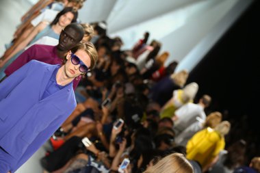 Mercedes-Benz Moda Haftası sırasında Lacoste, final