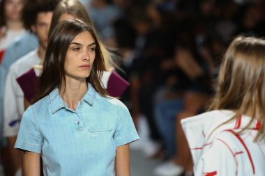 Mercedes-Benz Moda Haftası sırasında Lacoste, final