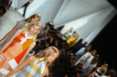 Mercedes-Benz Moda Haftası sırasında Lacoste, final