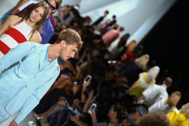 Mercedes-Benz Moda Haftası sırasında Lacoste, final