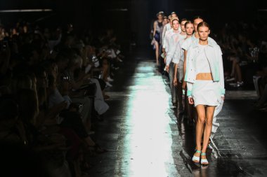 Prabal Gurung defile