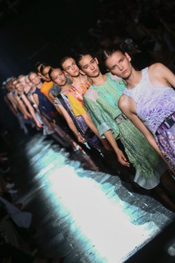 Prabal Gurung defile