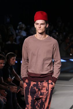 Robert Geller defile