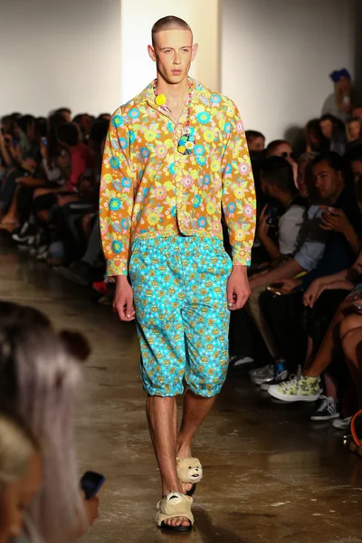 Jeremy Scott sfilata di moda — Foto Stock