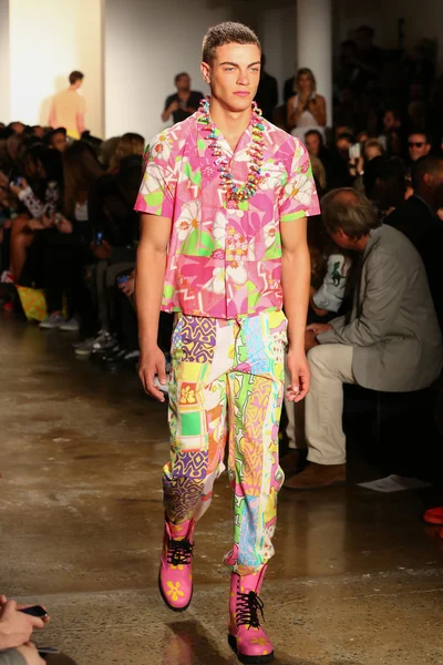 Jeremy Scott desfile de moda — Fotografia de Stock