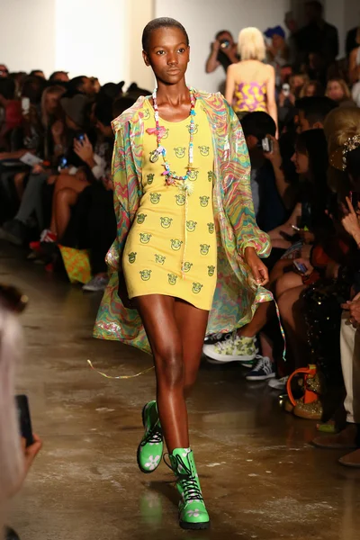 Jeremy Scott modeshow — Stockfoto