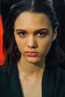 Sahne arkasında Byblos gösterisi sırasında