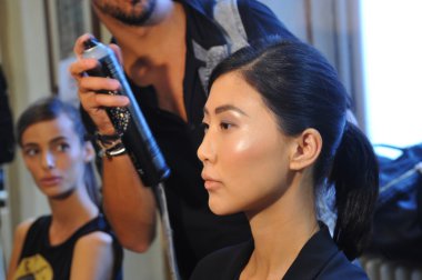 Chicca Lualdi göster