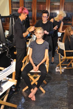 Chicca Lualdi göster