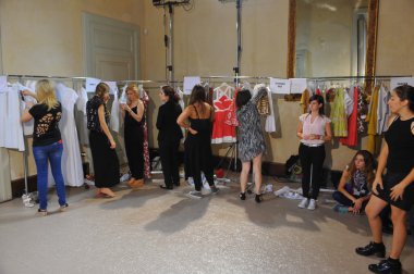 Chicca Lualdi göster