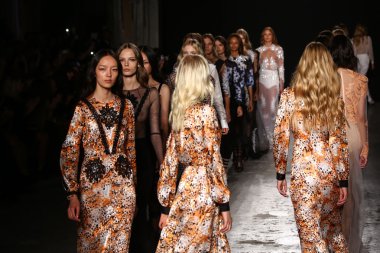 Francesco Scognamiglio göster