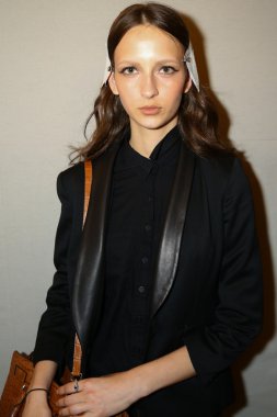 Sahne arkasında Francesco Scognamiglio gösterisi sırasında