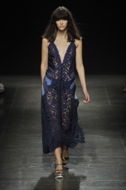 Angelo Marani - gösterisi sırasında Milan Fashion Week