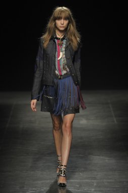 Angelo Marani - gösterisi sırasında Milan Fashion Week