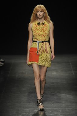 Angelo Marani - gösterisi sırasında Milan Fashion Week