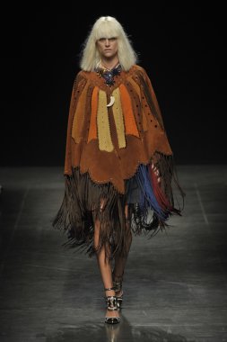 Angelo Marani - gösterisi sırasında Milan Fashion Week