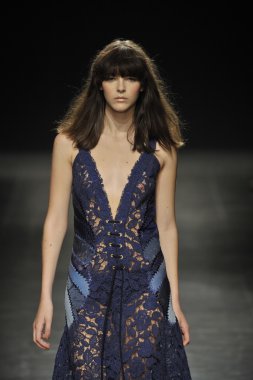 Angelo Marani - gösterisi sırasında Milan Fashion Week