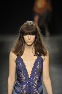 Angelo Marani - gösterisi sırasında Milan Fashion Week