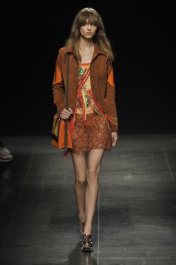 Angelo Marani - gösterisi sırasında Milan Fashion Week