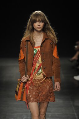 Angelo Marani - gösterisi sırasında Milan Fashion Week