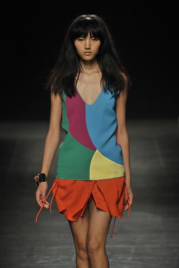 Angelo Marani - gösterisi sırasında Milan Fashion Week