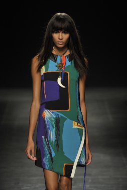 Angelo Marani - gösterisi sırasında Milan Fashion Week