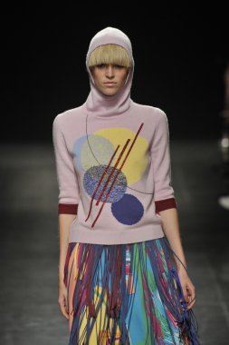 Angelo Marani - gösterisi sırasında Milan Fashion Week