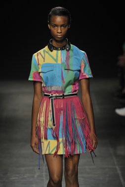 Angelo Marani - gösterisi sırasında Milan Fashion Week