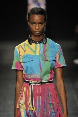 Angelo Marani - gösterisi sırasında Milan Fashion Week